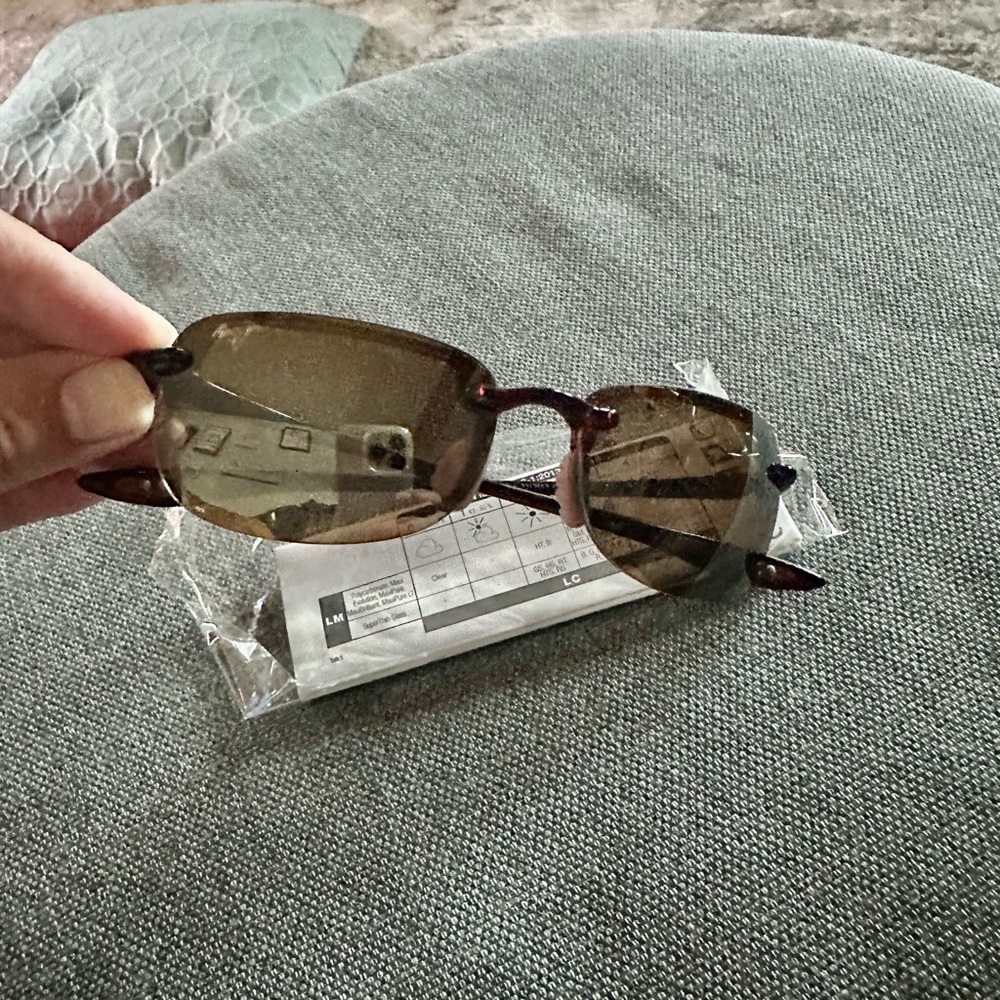 Maui Jim HCL Sandy Beach Tortoise with small trifold case and cloth.